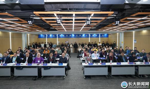 https://news.yangtzeu.edu.cn/__local/1/A0/F7/994D7824D20A0BB173D357F068B_2F3A9D7F_1F1E5.jpg